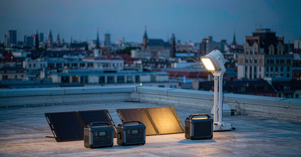 How to Build an Urban Microgrid: Rooftop Solar + Storage Guide